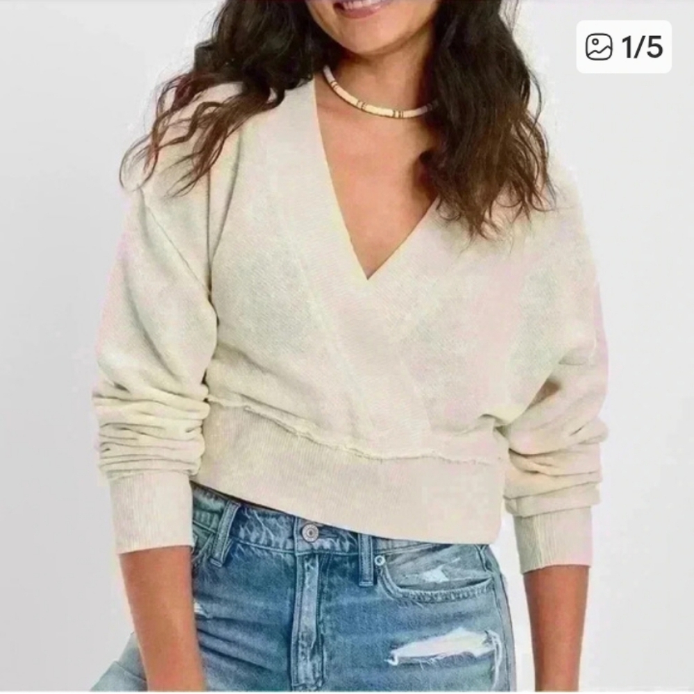 American Eagle Outfitters Light Cream V-Neck Cropped Wrap Pullover